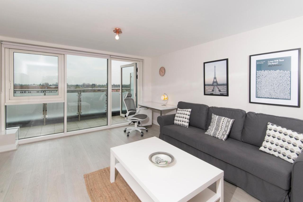 Spacious Apartment With Parking Space, Close To Heathrow, Elizabeth Line And Windsor Μεϊντενχέντ Εξωτερικό φωτογραφία